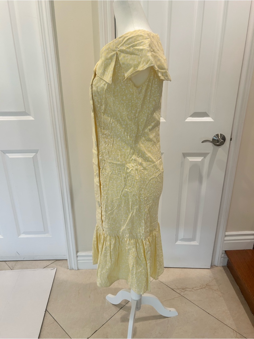 Yellow Easy Living Vintage Ruffle Hem Button-Front Women’s Dress - Picture 3 of 7
